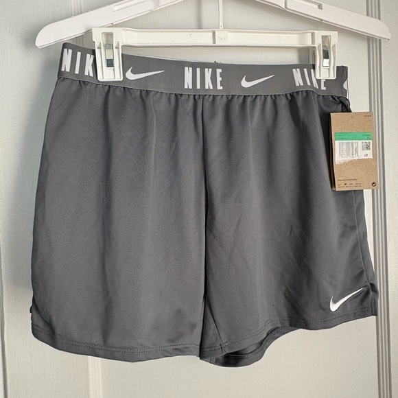 NWT Nike Charcoal Gray Girls Dry Fit Training Shorts, Sz: XL - Picture 1 of 6